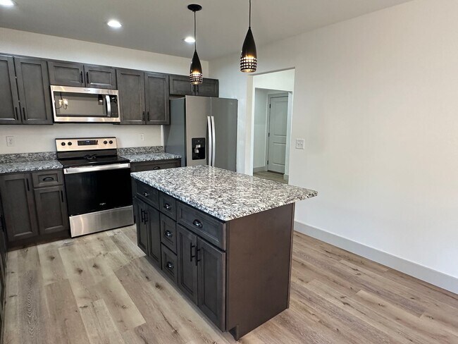 Building Photo - Now Accepting Applications – 4 BED 3 BATH | Summit Pass Subdivision | Waynesville School District