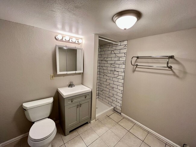Building Photo - 3 Bedroom Ranch Style Home!