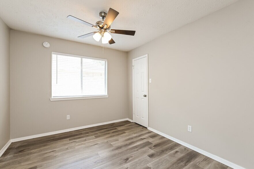Building Photo - 7411 Skylight Ln