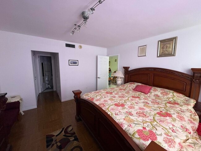 Building Photo - 3450 S Ocean Blvd