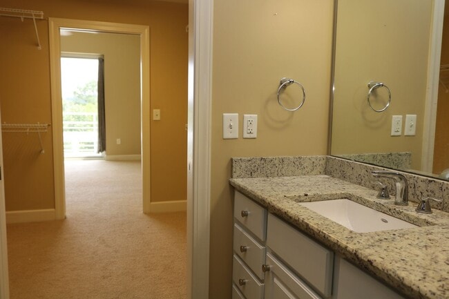 Building Photo - Wonderful Upscale condo loft apartment available for the best in convenient living.