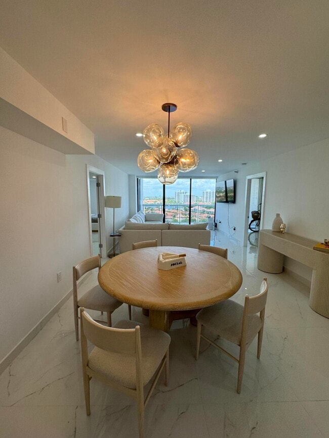 Building Photo - 20515 E Country Club Dr