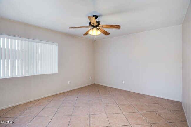 Building Photo - 10640 N 66th Ave