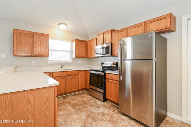 Building Photo - 2975 Brougham