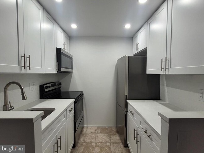 Building Photo - 224 W Rittenhouse Square