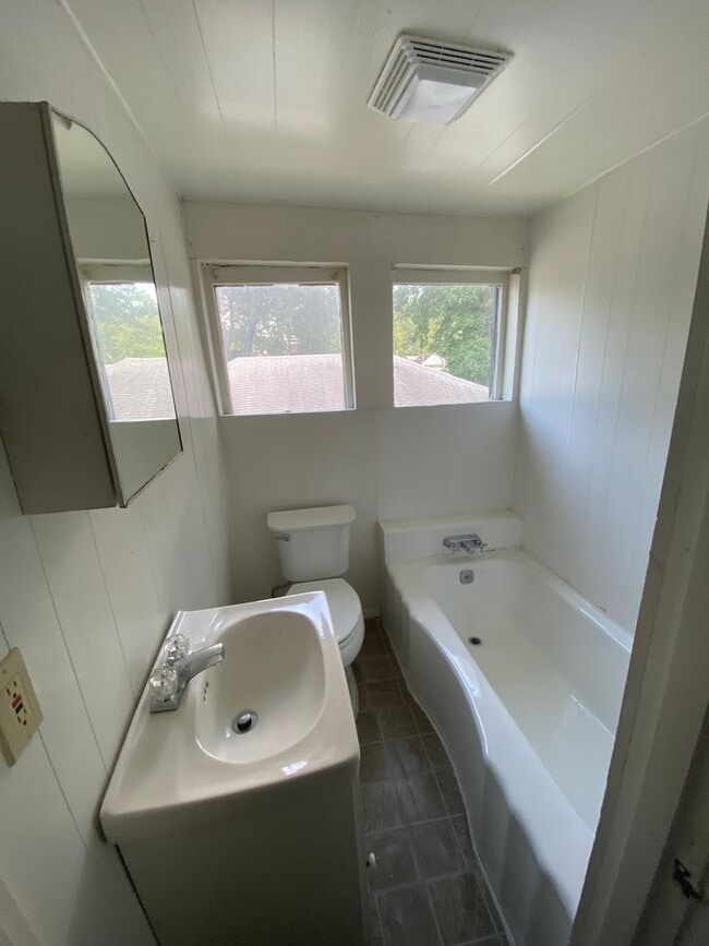Building Photo - 2 Bedroom 2 bathroom in Alton