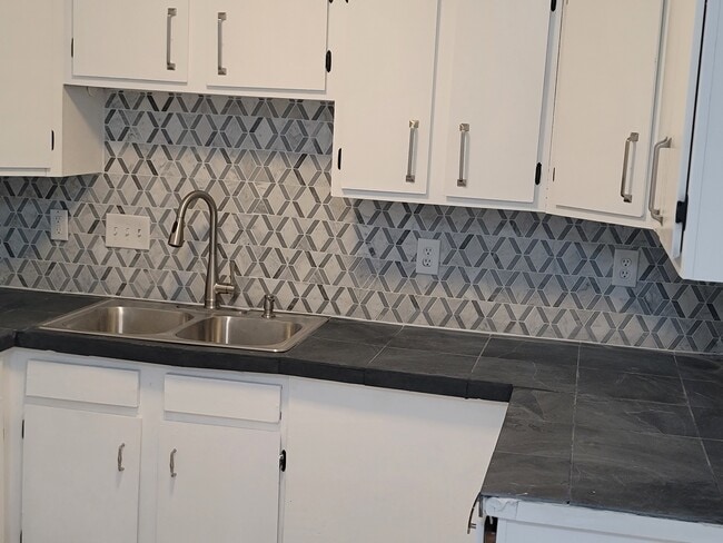 Building Photo - 3429 Malabar Rd