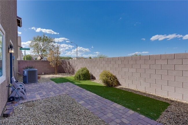 Building Photo - 10068 Emerald Edgewater Ct