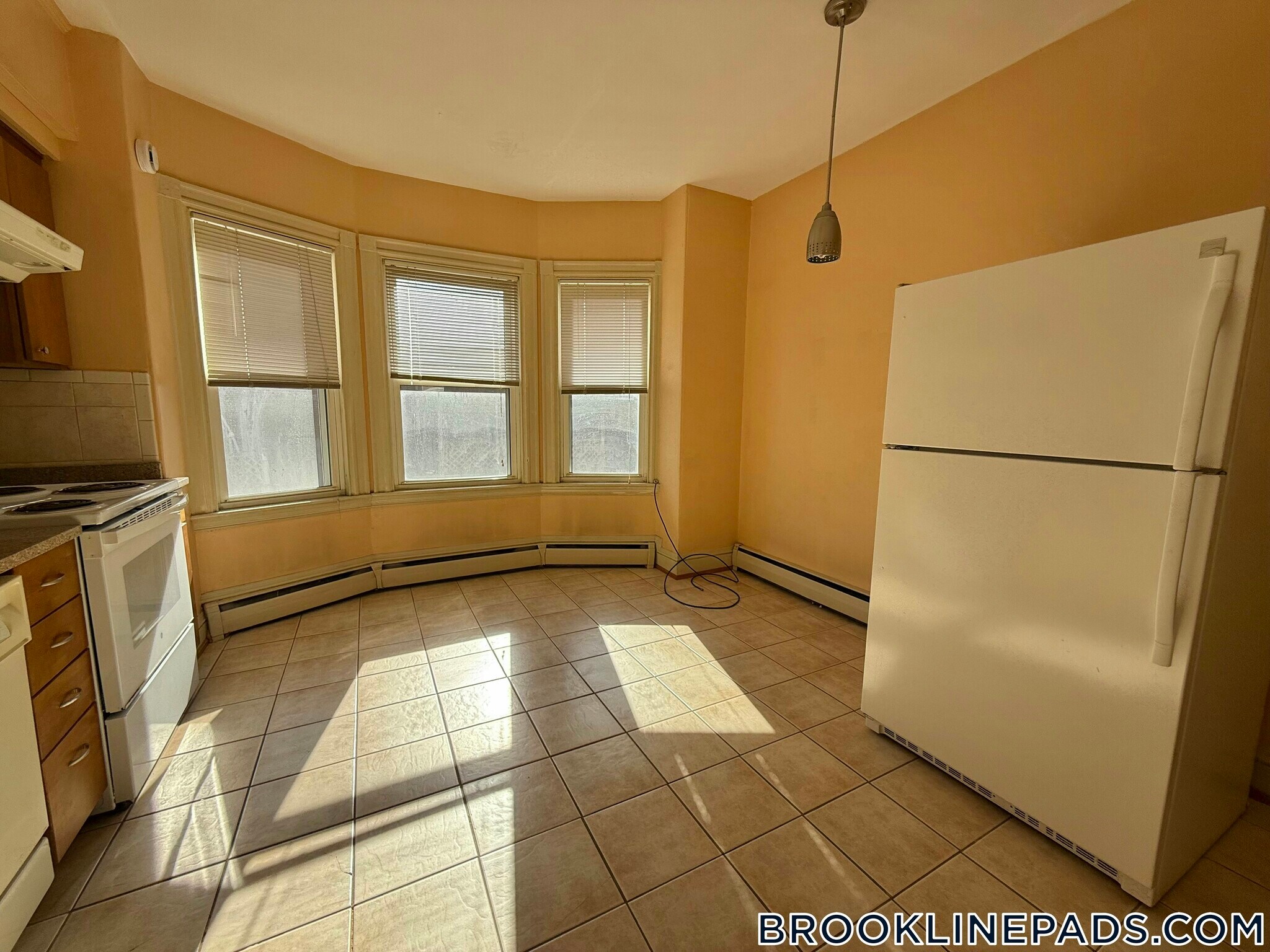 Building Photo - 16 Winchester St