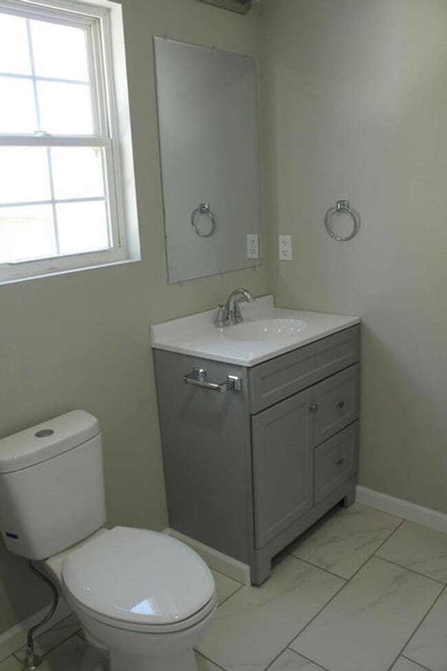 Building Photo - Modern Elegance Meets Comfort – Fully Remo...