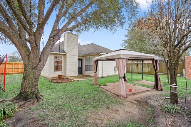 Building Photo - 2227 Oakwell Ln