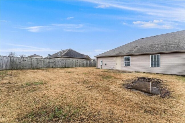 Building Photo - 203 Sage St