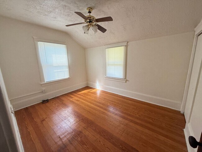 Building Photo - 614 Orange St