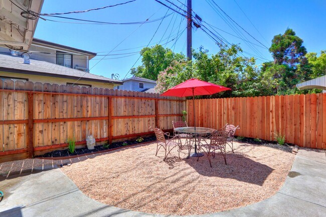 Building Photo - 5400-5402 Folsom Blvd