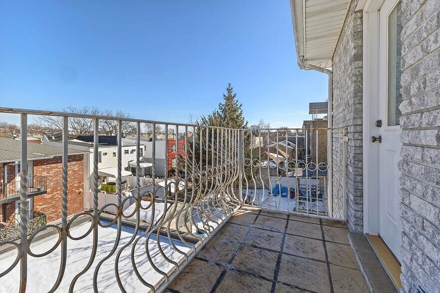 Building Photo - 60-63 60 Lane