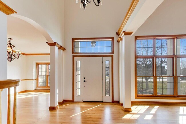 Building Photo - 2951 Old Glory Dr