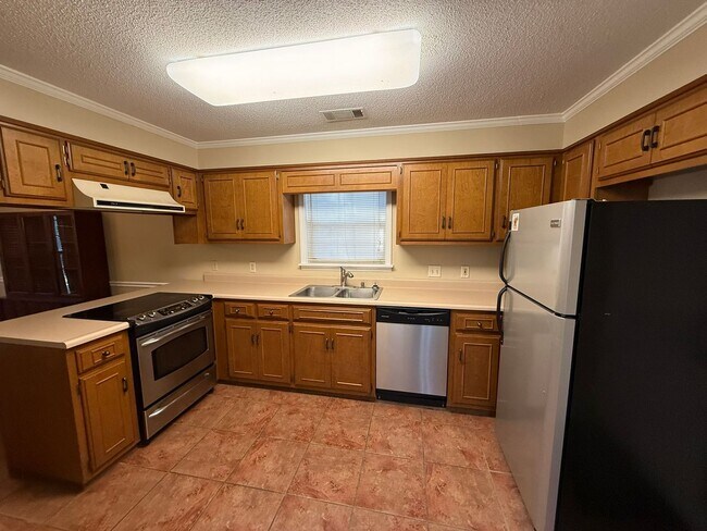 Building Photo - 512 Whistlestop Cir