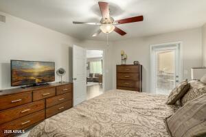 Building Photo - 4850 E Desert Cove Ave