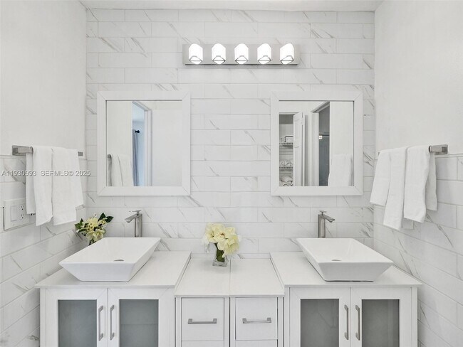 Building Photo - 4310 NW 63rd Ave