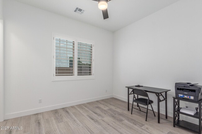 Building Photo - 2346 E Warbler Rd