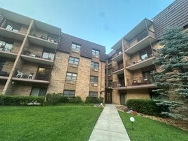 Building Photo - 22 Riverside Dr