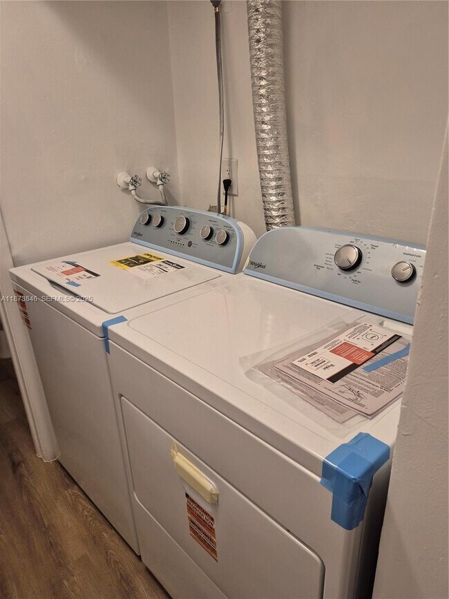 Building Photo - 216 SW 9th St