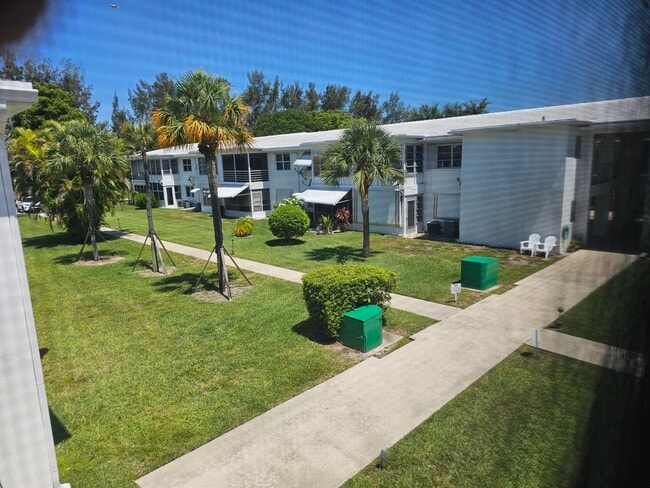 Building Photo - 2475 W Golf Blvd