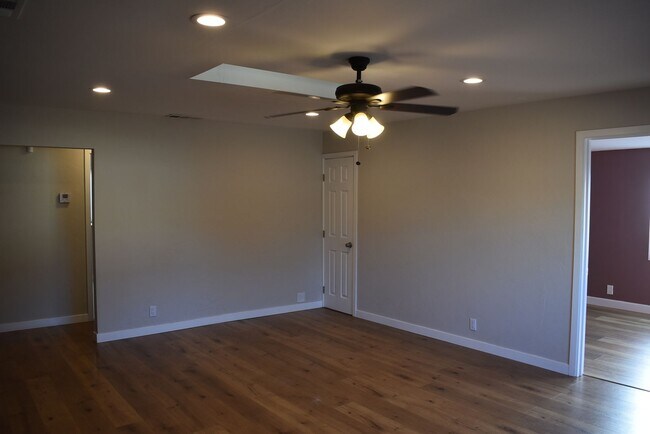 Building Photo - 3 Bedroom 1 Bath Upgraded Home with Large ...