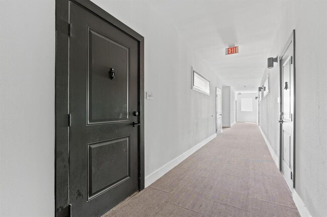 Building Photo - 100 Mockingbird Ln W
