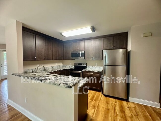 Building Photo - 252 Wash Creek Dr