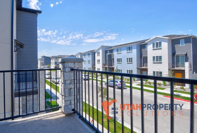 Building Photo - 1026 W 430 S