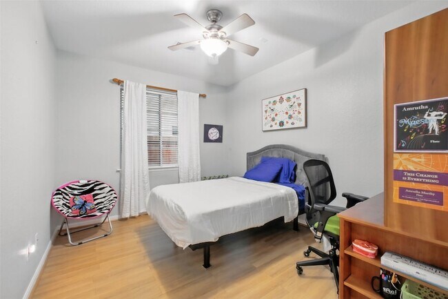 Building Photo - 22 Watermint Pl