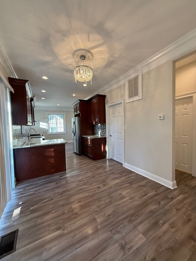 Building Photo - 4 Dresser Ave