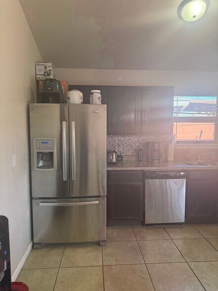 Building Photo - 4644 Beacham St