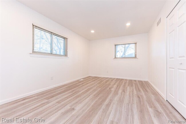 Building Photo - 29489 Geraldine Rd