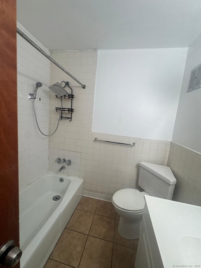 Building Photo - 169 Birdseye St