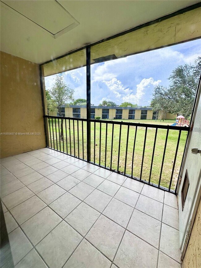 Building Photo - 120 Meadows Cir