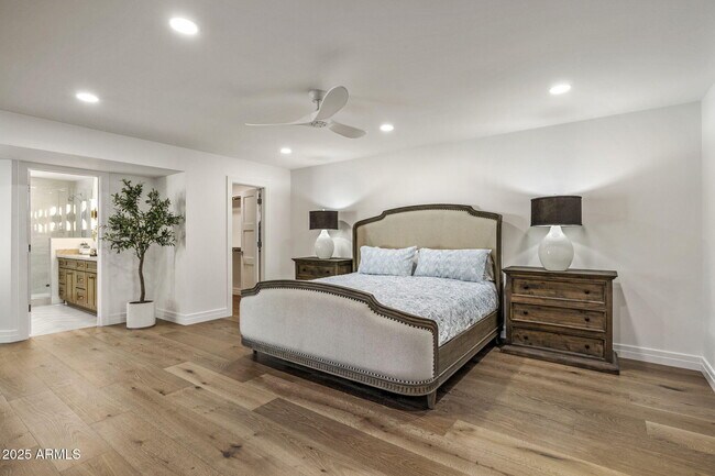 Building Photo - 7339 E Solano Dr