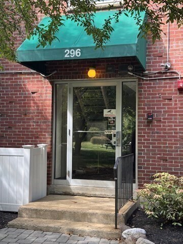 Primary Photo - 296 Commercial St