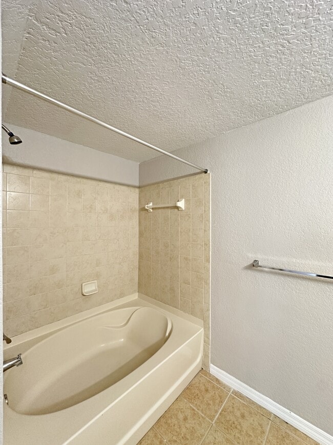 Building Photo - 152 SW Peacock Blvd