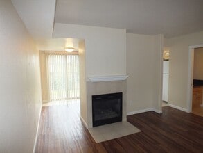 Building Photo - Cameron Park 2/1.5 townhouse style apt