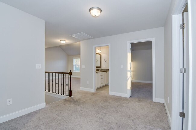 Building Photo - Large House in Grovetown!