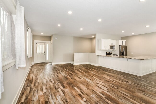 Building Photo - 312 61st St