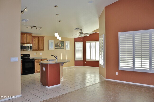 Building Photo - 17839 W Crocus Dr