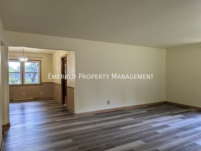 Building Photo - 127 Hilton Ave