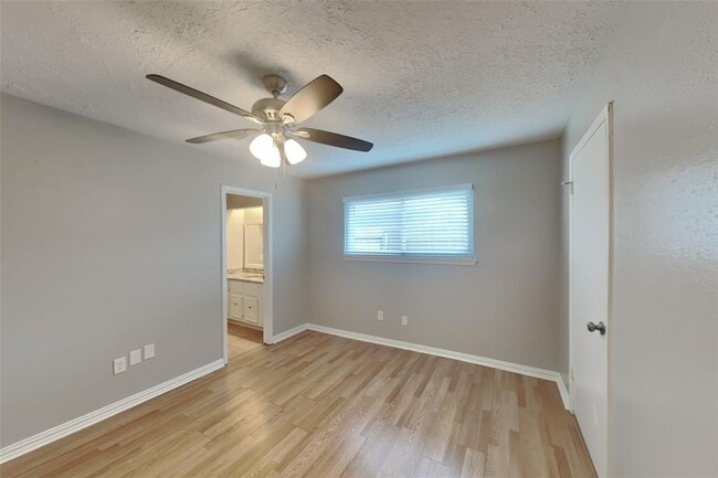 Building Photo - 13627 Montaigne Dr