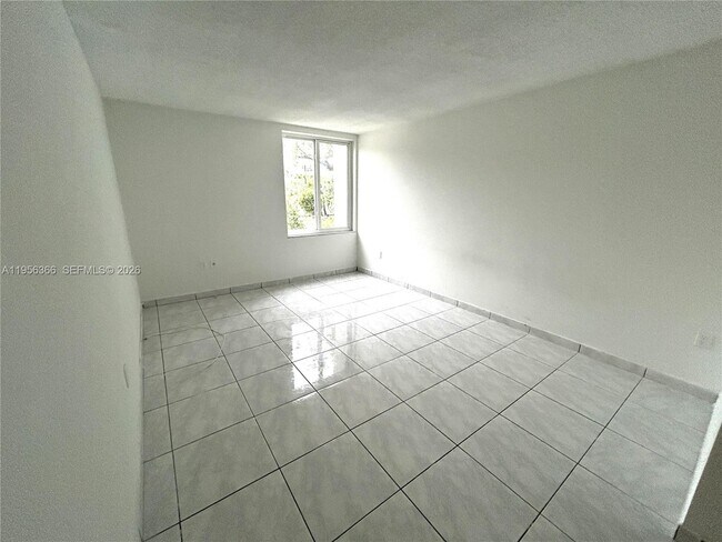 Building Photo - 250 180th Dr