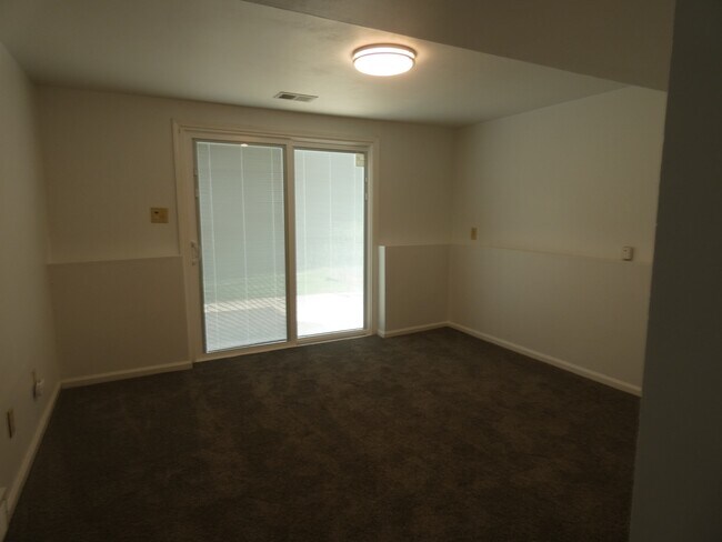 Building Photo - 5901 Creek View Dr