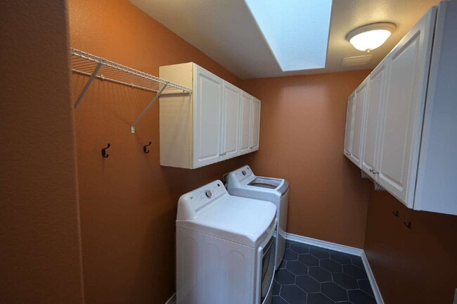 Building Photo - 3 bed 2 bath home near Carrie Blake Park, ...