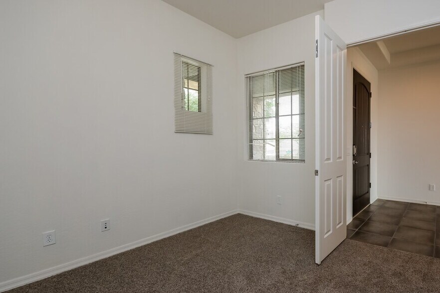 Building Photo - 5113 N 194th Dr
